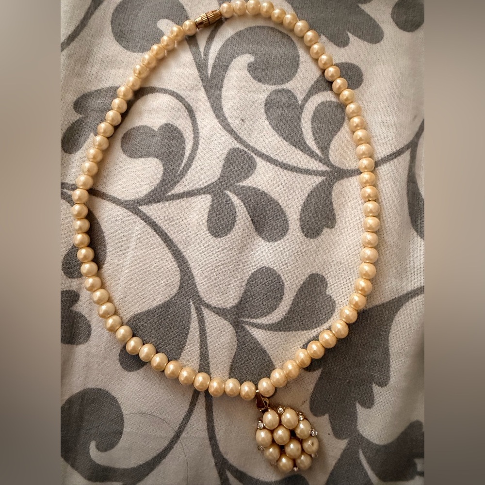 Classic Pearl Bead Choker Necklace - gold/cream